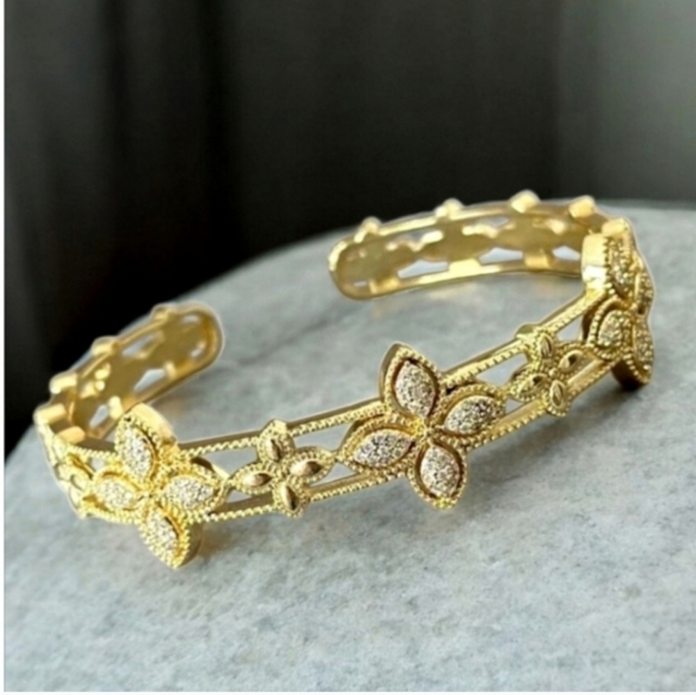 Clover Luxury 18k Gold Plated Zircon Crystal Cuff Bangle Bracelet